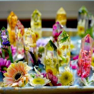 🌸💎 Customizable crystals with real flowers! 💎🌸